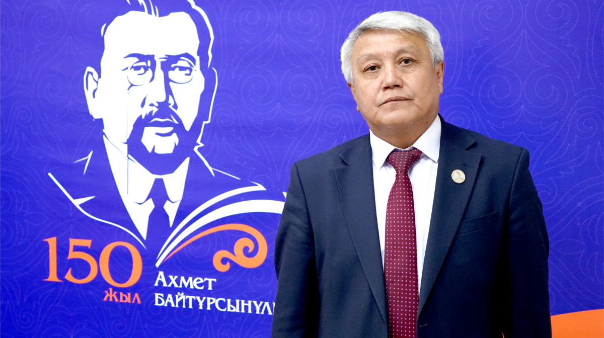 артынан спермы жабылған киска, кискадағы мүшесі