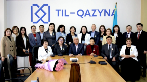 Тіл саласының мамандары марапатталды