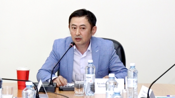 Тіл үйретушілердің кәсіби құзыреттілігін арттырып, қазақ тілін оқыту әдістемесін жетілдіру бағытындағы семинар жалғасып жатыр